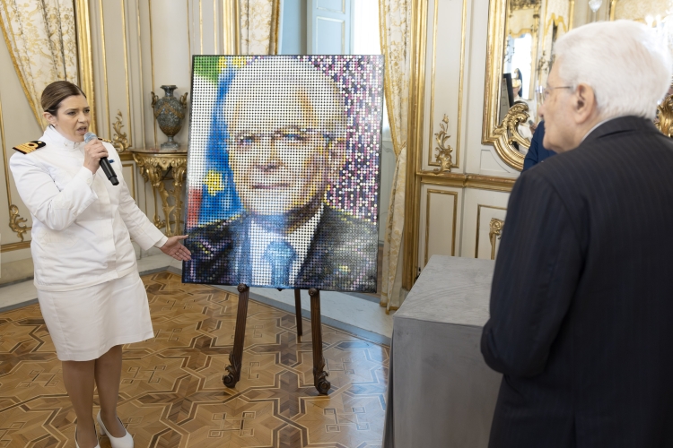 Il Presidente della Repubblica Sergio Mattarella in occasione dell'incontro con una rappresentanza della Marina Militare, nella ricorrenza della Giornata della Marina militare


