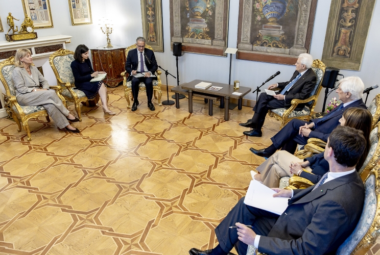 Il Presidente Sergio Mattarella nel corso dell'incontro con S.E. il Signor Khaled El-Enany, Direttore Generale dell’UNESCO, unitamente a Margaux Bergeon Dars, Direttore Relazioni esterne e Magdalena Landry, Direttore dell’Ufficio Regionale per la Scienza e la Cultura in Europa - BRESCE
