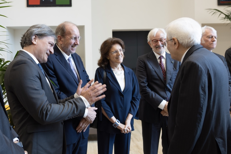 Il Presidente della Repubblica Sergio Mattarella con Giovanni Salvi, Presidente del Comitato scientifico della Fondazione Vittorio Occorsio, Mario Amato, il figlio Sergio, Eugenio e Susanna, i figli di Vittorio Occorsio, in occasione della cerimonia di inaugurazione della nuova sede della Corte di Appello di Roma e di intitolazione dell’Aula Magna della Corte ai magistrati 

