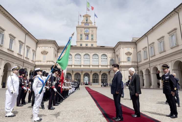Il Presidente Sergio Mattarella con il Presidente della Repubblica di Corea Lee Jae Myung, nel corso della cerimonia di benvenuto