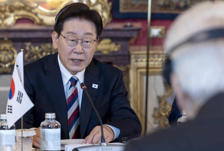 Il Presidente Sergio Mattarella con il Presidente della Repubblica di Corea Lee Jae Myung, in occasione dei colloqui