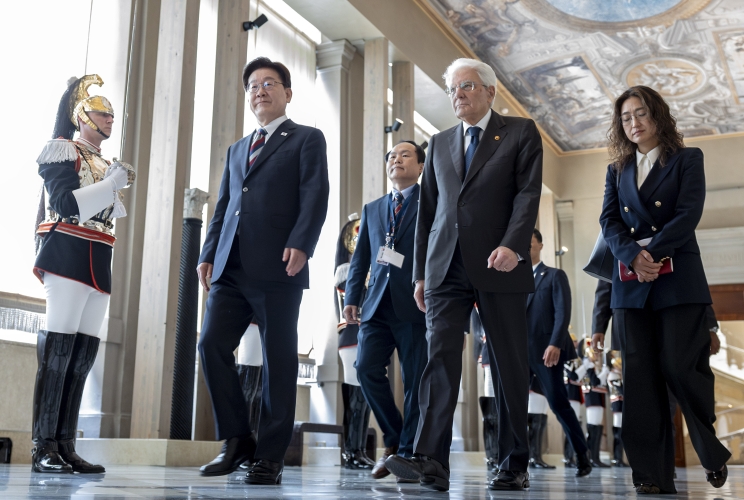 Il Presidente Sergio Mattarella con il Presidente della Repubblica di Corea Lee Jae Myung, al termine dei colloqui
