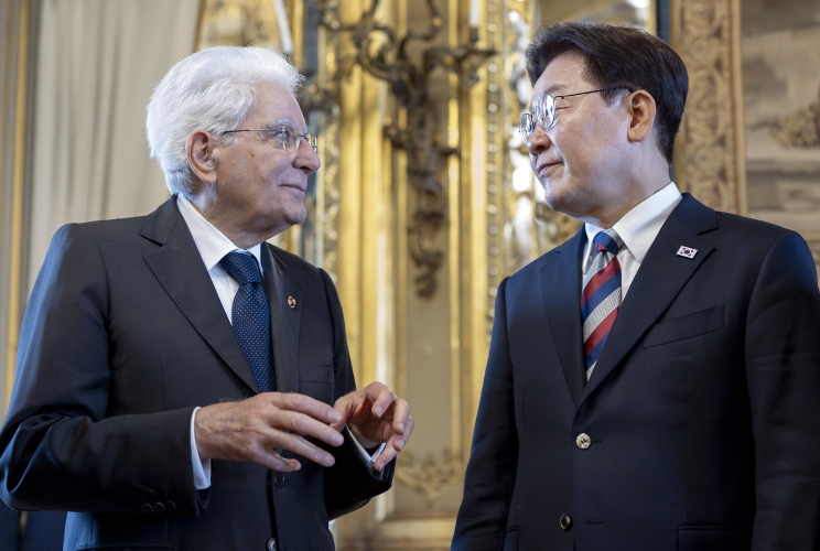 Il Presidente Sergio Mattarella con il Presidente della Repubblica di Corea Lee Jae Myung, al termine dei colloqui