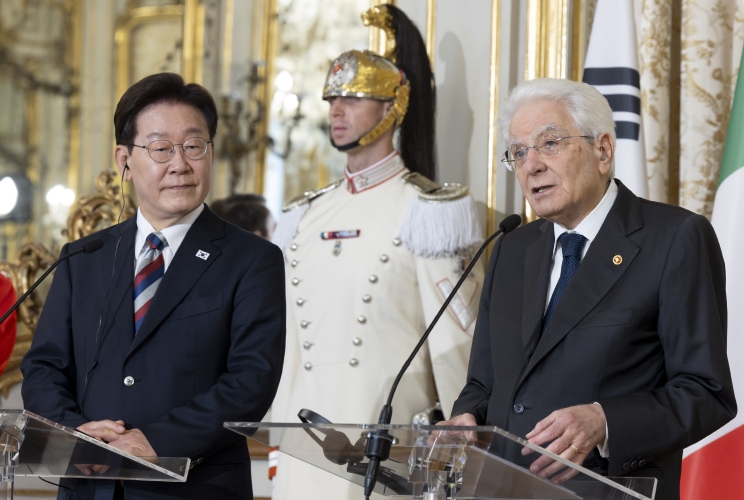 Il Presidente Sergio Mattarella e il Presidente della Repubblica di Corea Lee Jae Myung, nel corso delle dichiarazioni alla stampa