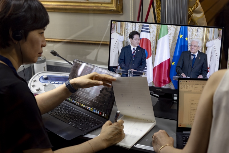 Il Presidente Sergio Mattarella e il Presidente della Repubblica di Corea Lee Jae Myung, nel corso delle dichiarazioni alla stampa