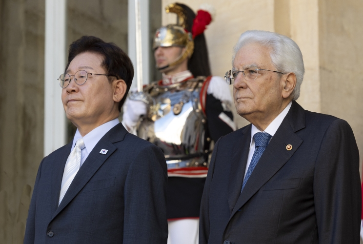 Il Presidente Sergio Mattarella con il Presidente della Repubblica di Corea Lee Jae Myung, in occasione della cerimonia di commaito