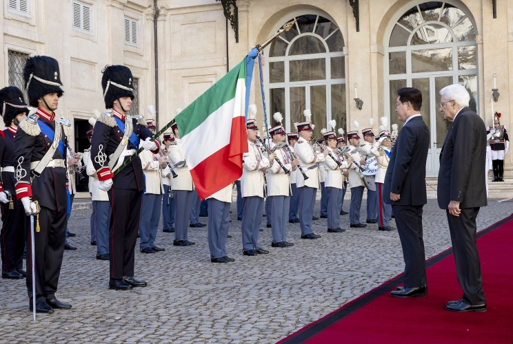 Il Presidente Sergio Mattarella con il Presidente della Repubblica di Corea Lee Jae Myung, in occasione della cerimonia di commaito