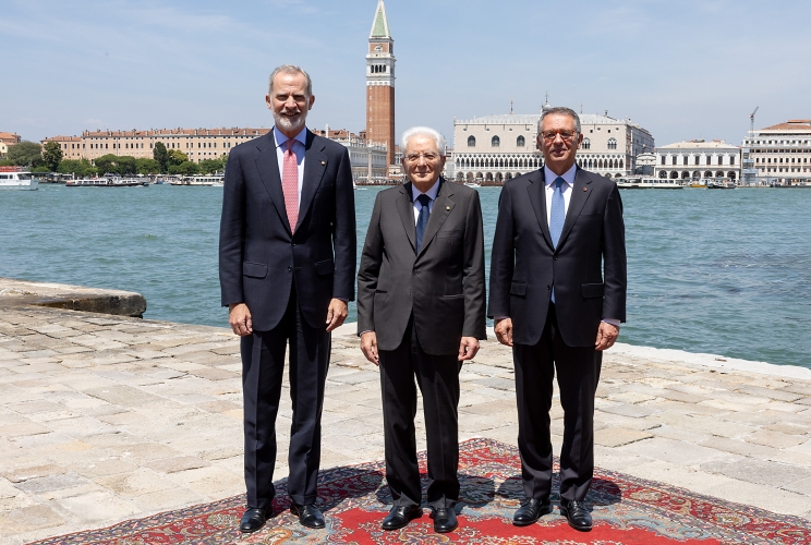 Il Presidente Sergio Mattarella con S.M. Felipe VI, Re di Spagna  S.E. Antonio José Seguro, Presidente della Repubblica Portoghese, a Venezia, in occasione del XIX Simposio COTEC - "Ripensare il lavoro nell'era dell'intelligenza artificiale: trasformazione, opportunità e governance"