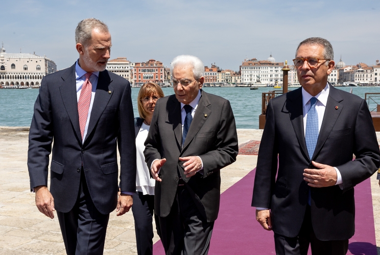 Il Presidente Sergio Mattarella con S.M. Felipe VI, Re di Spagna  S.E. Antonio José Seguro, Presidente della Repubblica Portoghese, a Venezia, in occasione del XIX Simposio COTEC - "Ripensare il lavoro nell'era dell'intelligenza artificiale: trasformazione, opportunità e governance"