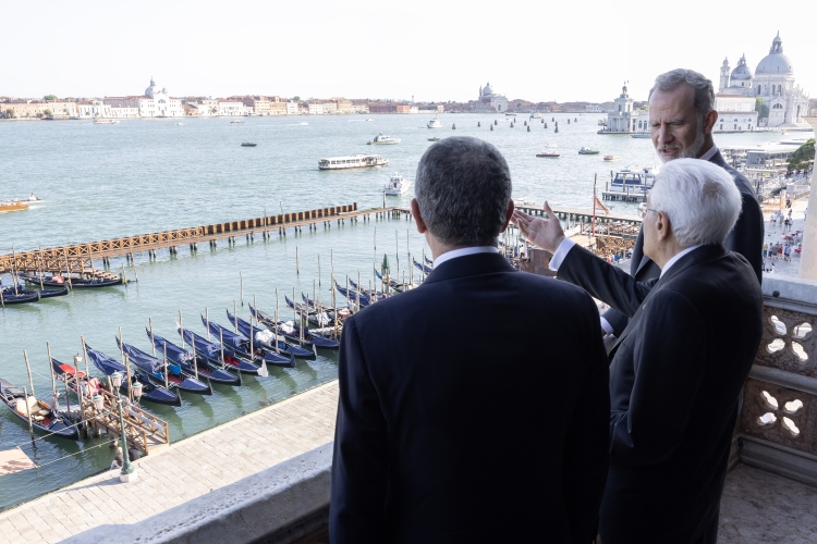 Il Presidente della Repubblica Sergio Mattarella con S.M. Felipe VI, Re di Spagna e di Antonio José Seguro, Presidente della Repubblica Portoghese