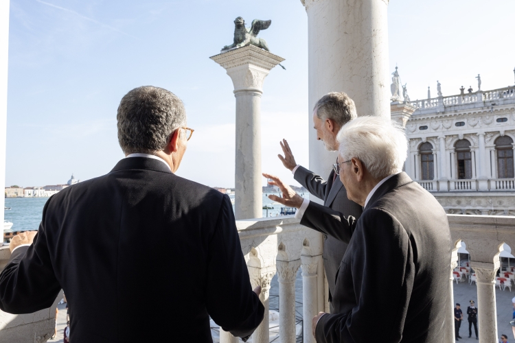 Il Presidente della Repubblica Sergio Mattarella con S.M. Felipe VI, Re di Spagna e di Antonio José Seguro, Presidente della Repubblica Portoghese
