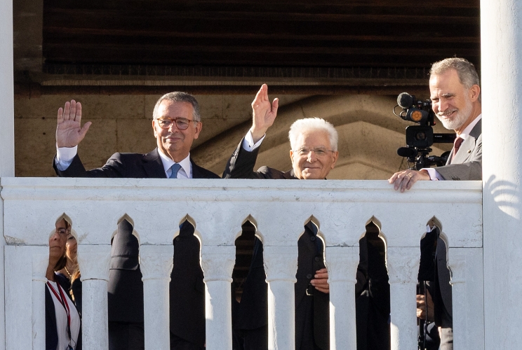 Il Presidente Sergio Mattarella con S.M. Felipe VI, Re di Spagna e Antonio José Seguro, Presidente della Repubblica Portoghese, a Venezia, si affacciano da Palazzo Ducale
