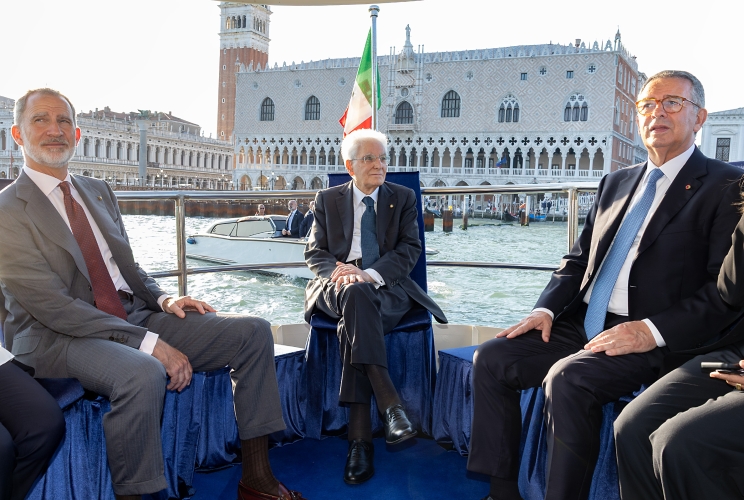 Il Presidente Sergio Mattarella con S.M. Felipe VI, Re di Spagna e Antonio José Seguro, Presidente della Repubblica Portoghese, a Venezia, durante il trasferimento verso la Basilica di Santa Maria Gloriosa dei Frari