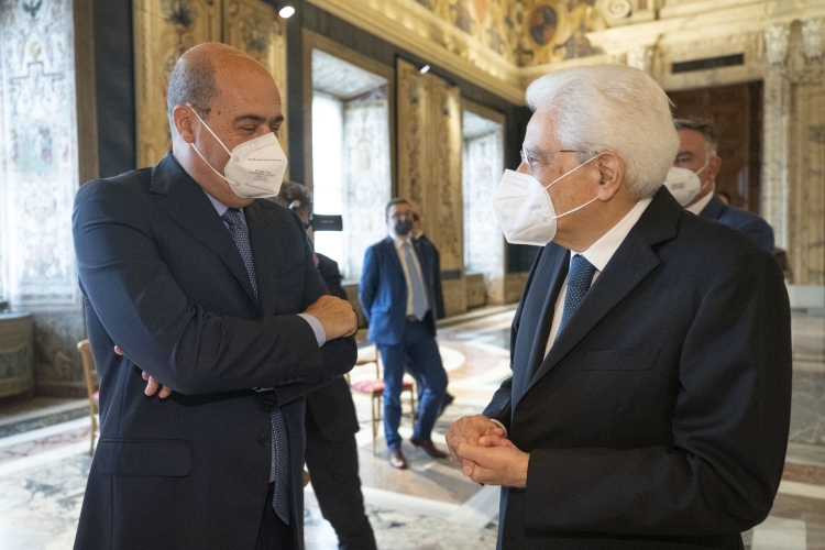 Il Presidente della Repubblica Sergio Mattarella con Luca Zingaretti presidente della Regione Lazio,in occasione dell'incontro con una delegazione della Conferenza delle Regioni e delle Province Autonome
(foto di Francesco Ammendola - Ufficio per la Stampa e la Comunicazione della Presidenza della Repubblica)