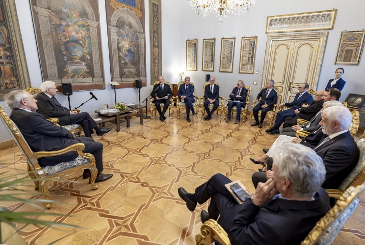 Il Presidente Sergio Mattarella al termine dell'incontro con Michl Ebner, Amministratore delegato del Gruppo editoriale Athesia, e una delegazione del quotidiano “l'Adige”, in occasione dell'80° anniversario della fondazione del quotidiano