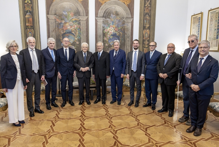 Il Presidente Sergio Mattarella al termine dell'incontro con Michl Ebner, Amministratore delegato del Gruppo editoriale Athesia, e una delegazione del quotidiano “l'Adige”, in occasione dell'80° anniversario della fondazione del quotidiano