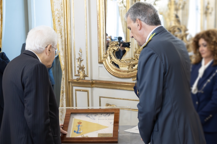 Il Presidente della Repubblica Sergio Mattarella con Andrea De Gennaro, Comandante Generale della Guardia di Finanza, in occasione del 252° anniversario della costituzione del Corpo   
