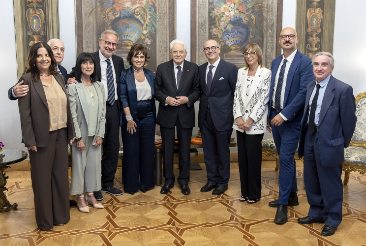Il Presidente Sergio Mattarella al termine dell'incontro con Roberto Ginex, Presidente dell'INPGI - Istituto nazionale di previdenza dei giornalisti italiani unitamente ad una delegazione