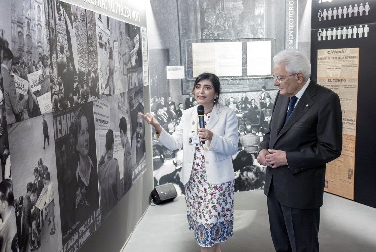 Il Presidente Sergio Mattarella visita la mostra  “1946 Nasce la Repubblica”, illustrata dal Dott. Paolo Massa e dalla Dott.ssa Valeria Gigliello