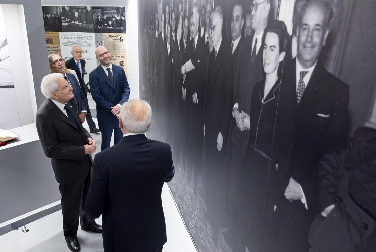 Il Presidente Sergio Mattarella visita la mostra  “1946 Nasce la Repubblica”, illustrata dal Dott. Paolo Massa e dalla Dott.ssa Valeria Gigliello