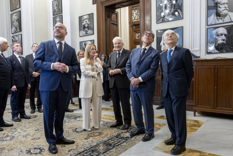 Il Presidente Sergio Mattarella con il Presidente del Consiglio Giorgia Meloni, il Presidente del Senato Ignazio La Russa, il Presidente della Camera dei Deputati Lorenzo Fontana e il Presidente della Corte Costituzionale Giovanni Amoroso, in occasione dell'intervento alla seduta solenne di Camera e Senato per gli 80 anni dell’apertura dei lavori dell’Assemblea Costituente