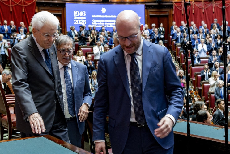 Il Presidente Sergio Mattarella al termine del suo indirizzo di saluto in occasione dell'intervento alla seduta solenne di Camera e Senato per gli 80 anni dell’apertura dei lavori dell’Assemblea Costituente