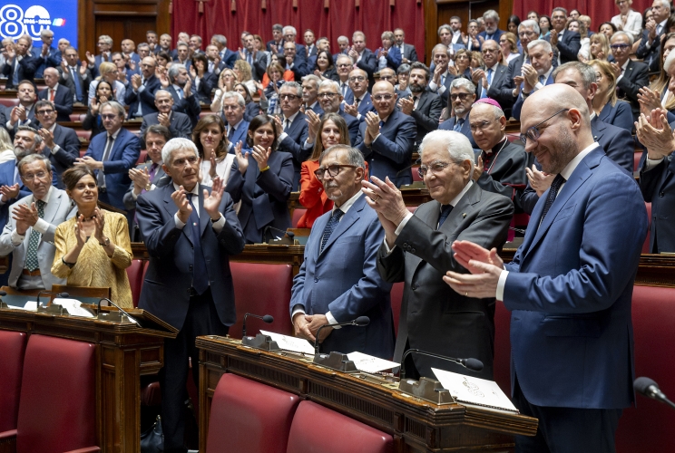 Il Presidente Sergio Mattarella al termine del suo indirizzo di saluto in occasione dell'intervento alla seduta solenne di Camera e Senato per gli 80 anni dell’apertura dei lavori dell’Assemblea Costituente