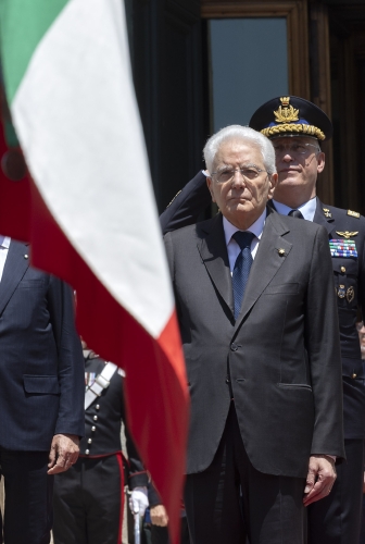 Il Presidente Sergio Mattarella lascia Palazzo Montecitorio al termine dell'intervento alla seduta solenne di Camera e Senato per gli 80 anni dell’apertura dei lavori dell’Assemblea Costituente