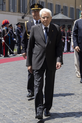 Il Presidente Sergio Mattarella lascia Palazzo Montecitorio al termine dell'intervento alla seduta solenne di Camera e Senato per gli 80 anni dell’apertura dei lavori dell’Assemblea Costituente