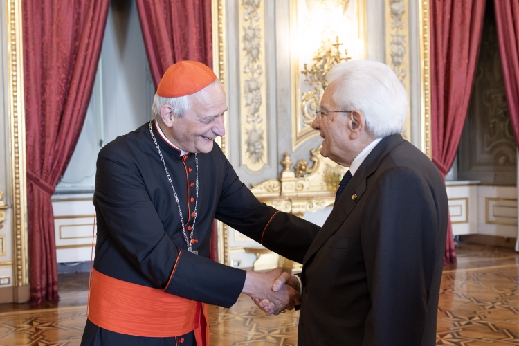 Il Presidente della Repubblica Sergio Mattarella incontra S. Em.za il Cardinale Matteo Zuppi, Presidente della Conferenza Episcopale Italiana, in occasione dell'incontro con i rappresentanti delle comunità religiose in occasione della sottoscrizione del Patto “la via italiana del dialogo interreligioso”
