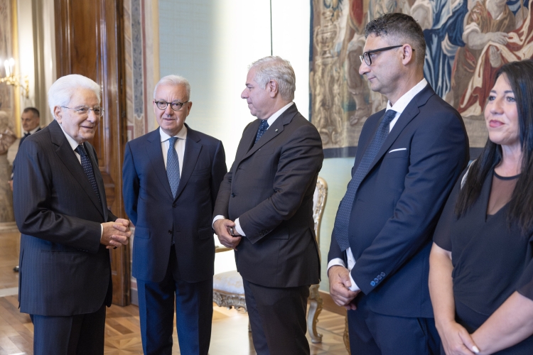 Il Presidente della Repubblica Sergio Mattarella con Alfredo Mantovano, Sottosegretario di Stato alla Presidenza del Consiglio dei Ministri, in occasione della cerimonia della Giornata mondiale contro le droghe
