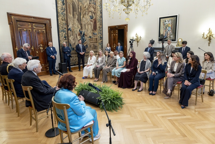 Il Presidente Sergio Mattarella nel corso dell'incontro con le vincitrici della XXVIII Edizione del Premio Marisa Bellisario