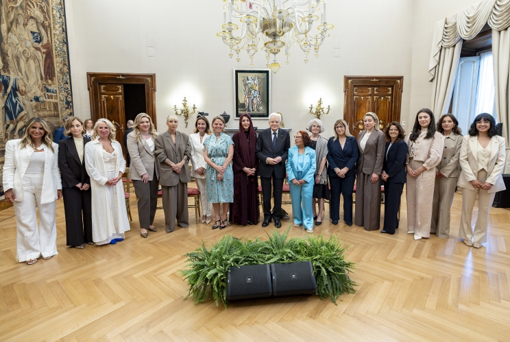 Il Presidente Sergio Mattarella con Lella Golfo, Presidente della Fondazione Premio Marisa Bellisario, e le vincitrici della XXVIII Edizione del Premio
