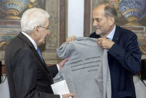 Il Presidente Sergio Mattarella con Luciano Di Tizio, Presidente del WWF Italia, in occasione dell'incontro con una delegazione del WWF