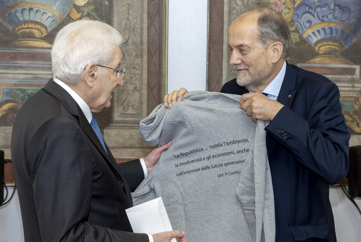 Il Presidente Sergio Mattarella con Luciano Di Tizio, Presidente del WWF Italia, in occasione dell'incontro con una delegazione del WWF