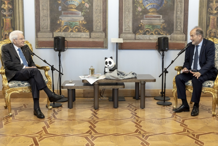 Il Presidente Sergio Mattarella con Luciano Di Tizio, Presidente del WWF Italia, in occasione dell'incontro con una delegazione del WWF