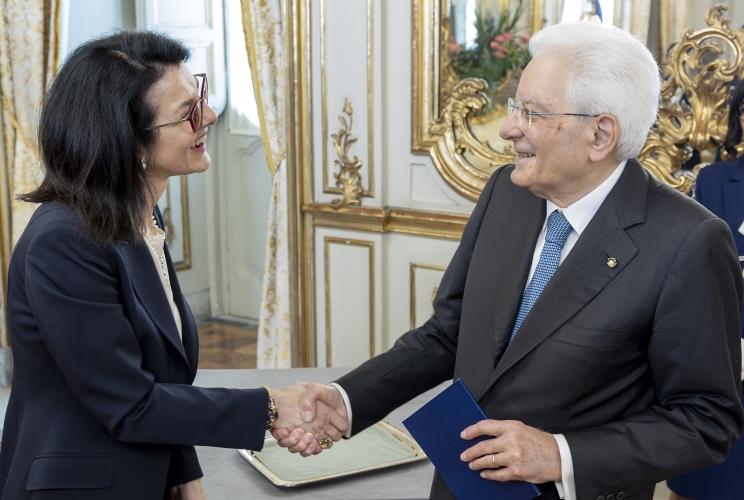 Il Presidente Sergio Mattarella saluta Paola Sartorio, Direttrice esecutiva della Commissione “Fulbright", al termine dell'incontro con il Direttivo della Commissione “Fulbright" - Commissione per gli Scambi Culturali tra Italia e Stati Uniti.