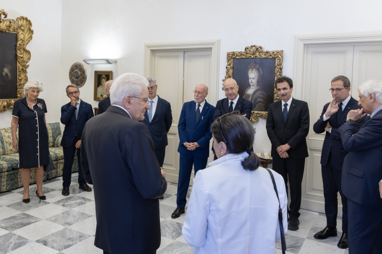 Il Presidente Sergio Mattarella con Marina Giannetto, Sovrintendente dell’Archivio Storico della Presidenza della Repubblica, in occasione della cerimonia del trentesimo anniversario dell’inaugurazione dell’Archivio Storico
