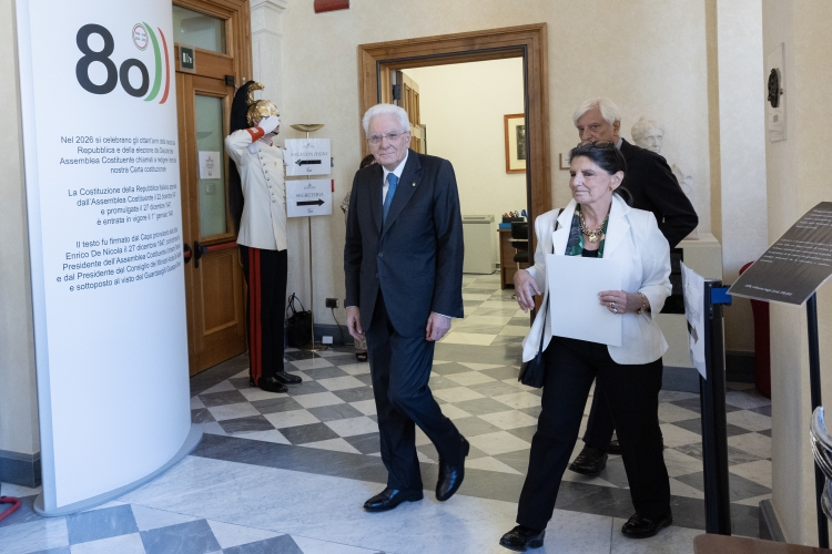 Il Presidente Sergio Mattarella con Marina Giannetto, Sovrintendente dell’Archivio Storico della Presidenza della Repubblica, in occasione della cerimonia del trentesimo anniversario dell’inaugurazione dell’Archivio Storico
