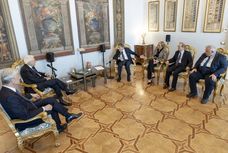 Il Presidente Sergio Mattarella accoglie Giorgio Benvenuto, Presidente della Fondazione Bruno Buozzi, unitamente a una delegazione