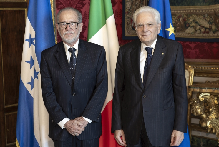 Il Presidente Sergio Mattarella con S.E. Signor Mariano Jimenez Talavera, nuovo Ambasciatore della Repubblica di Honduras, in occasione della presentazione delle Lettere credenziali