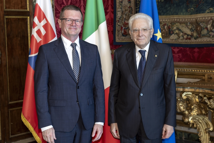 Il Presidente Sergio Mattarella con S.E. Signor Peter Kmec, nuovo Ambasciatore della Repubblica Slovacca, in occasione della presentazione delle Lettere credenziali