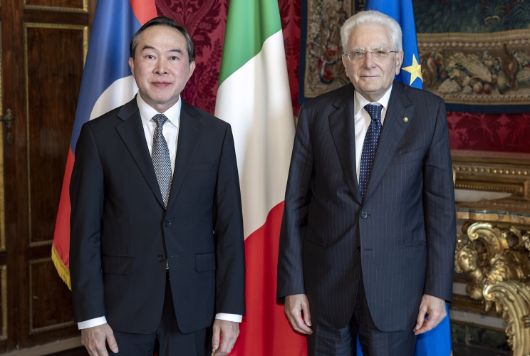 Il Presidente Sergio Mattarella con S.E. Signor Daovy Vongxay, nuovo Ambasciatore della Repubblica Popolare Democratica del Laos, in occasione della presentazione delle Lettere credenziali