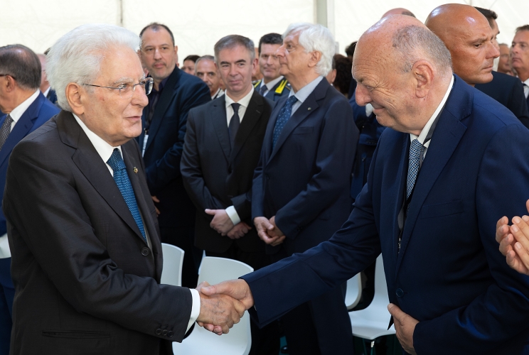 Il Presidente Sergio Mattarella con Gilberto Pichetto Fratin, Ministro dell’Ambiente e della Sicurezza energetica – Rappresentante del Governo,  in occasione del 50° anniversario dell’incidente industriale dell’ICMESA (Industrie Chimiche Meda Società Azionaria)