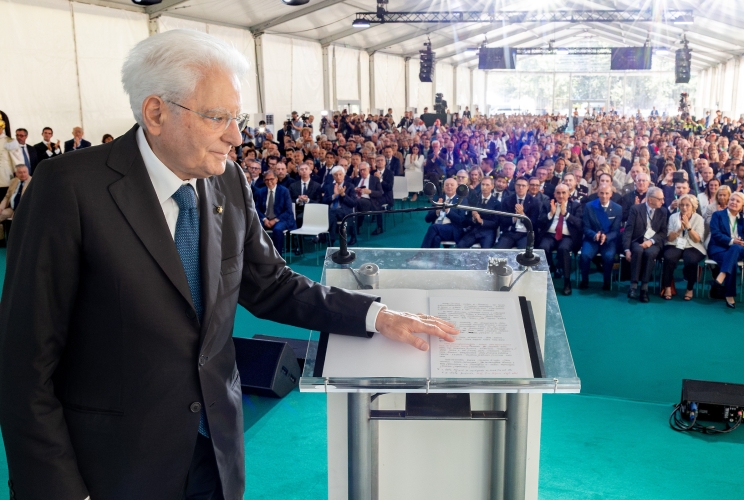  Il Presidente Sergio Mattarella rivolge il suo indirizzo di saluto in occasione del 50° anniversario dell’incidente industriale dell’ICMESA (Industrie Chimiche Meda Società Azionaria)