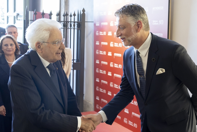 Il Presidente Sergio Mattarella accolto da Alessandro Giuli, Ministro della cultura, al suo arrivo a Palazzo Bonaparte, in occasione dell'inaugurazione della mostra “Novecento italiano – opere dalla collezione Generali”