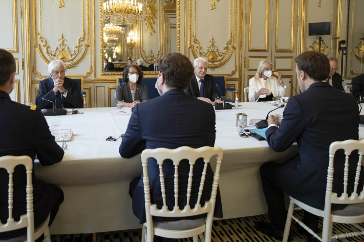 Il Presidente della Repubblica Sergio Mattarella con Emmanuel Macron, Presidente della Repubblica Francese, durante i colloqui