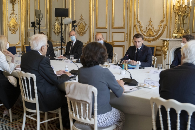 Il Presidente della Repubblica Sergio Mattarella con Emmanuel Macron, Presidente della Repubblica Francese, durante i colloqui
