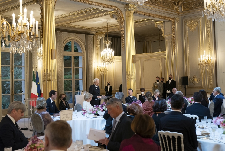 Il Presidente Sergio Mattarella e il Presidente della Repubblica Francese Emmanuel Macron, in occasione del Pranzo di Stato