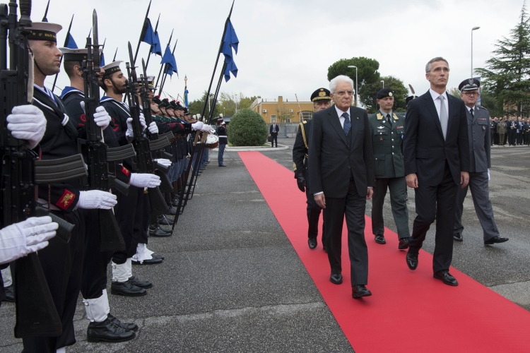 Il Presidente Sergio Mattarella con il Segretario generale della NATO, Jens Stoltenberg
